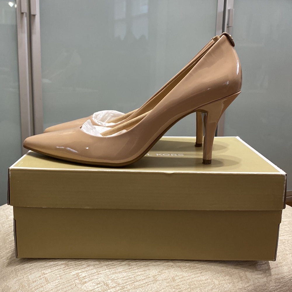 Michael Kors Nude Pumps